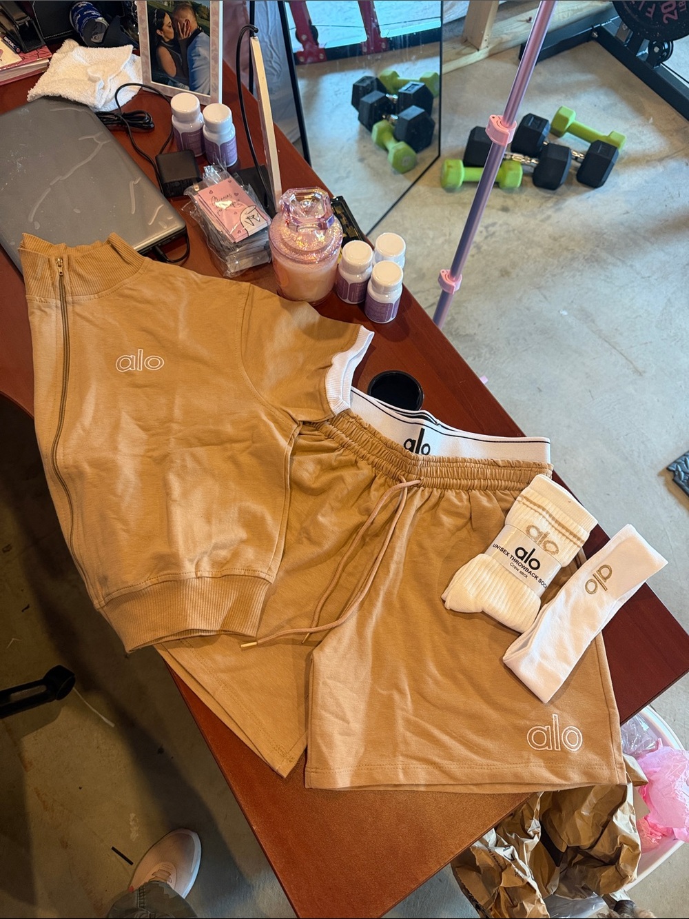 ALO Yoga Women’s Tan Athletic Drawstring Shorts M/L